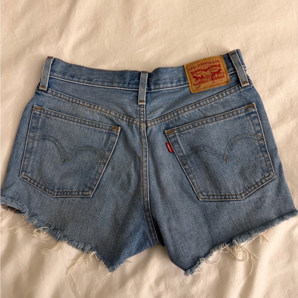 501 Levi's Women’s Light Blue Jean Shorts size 26